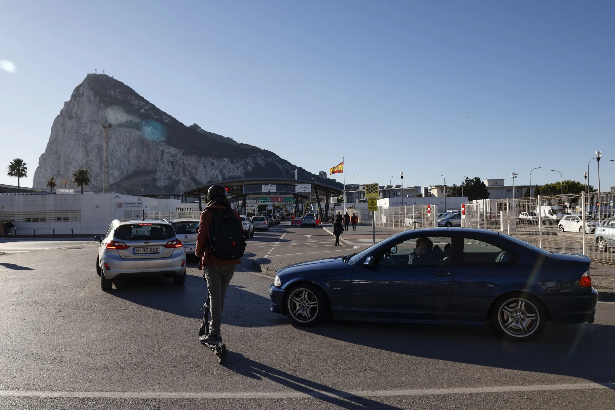 Gibraltar Border Crossing as Spain, U.K. Negotiate Brexit Issue