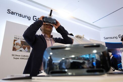 Samsung Virtual-Reality Headset