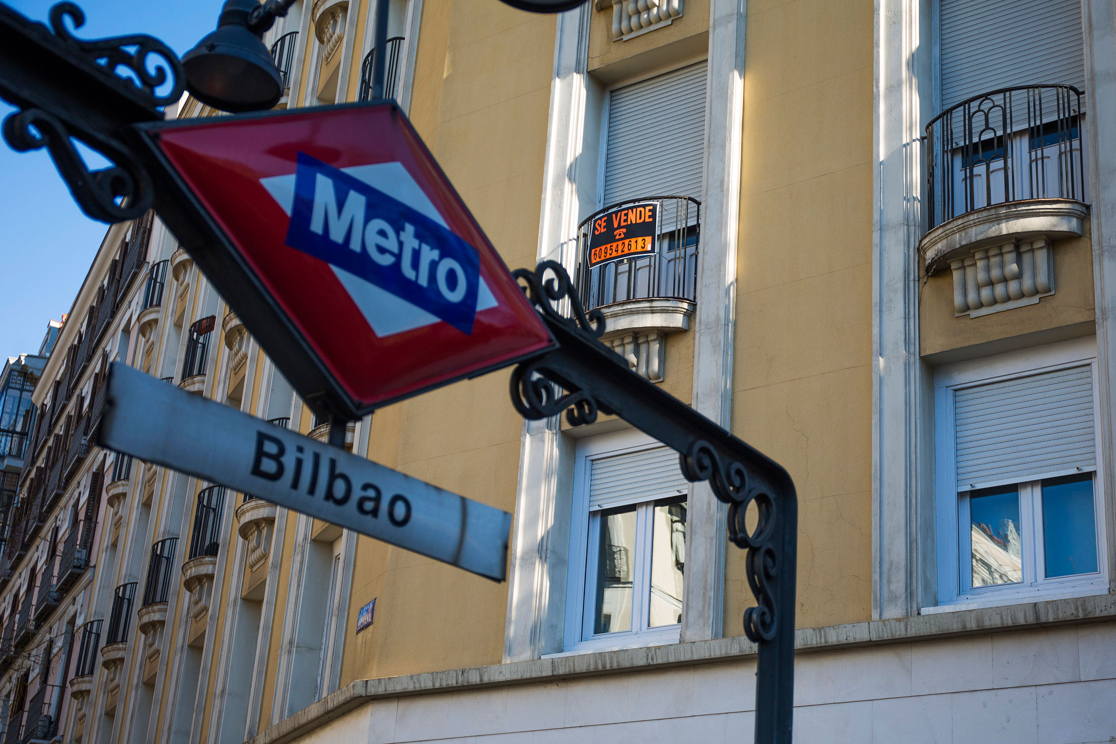 A sale sign near Bilbao metro station in Madrid.
