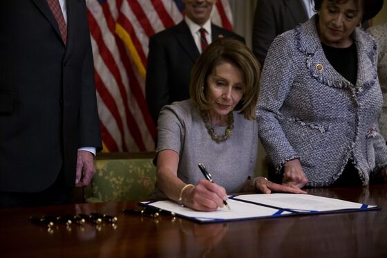 Congress Votes to End Shutdown as Trump Capitulates to Pelosi 