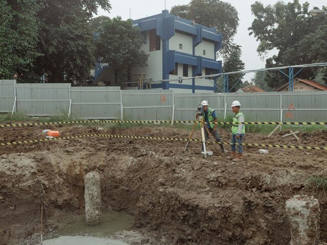 Construction of a new water treatment facility in Buaran, East Jakarta. 
