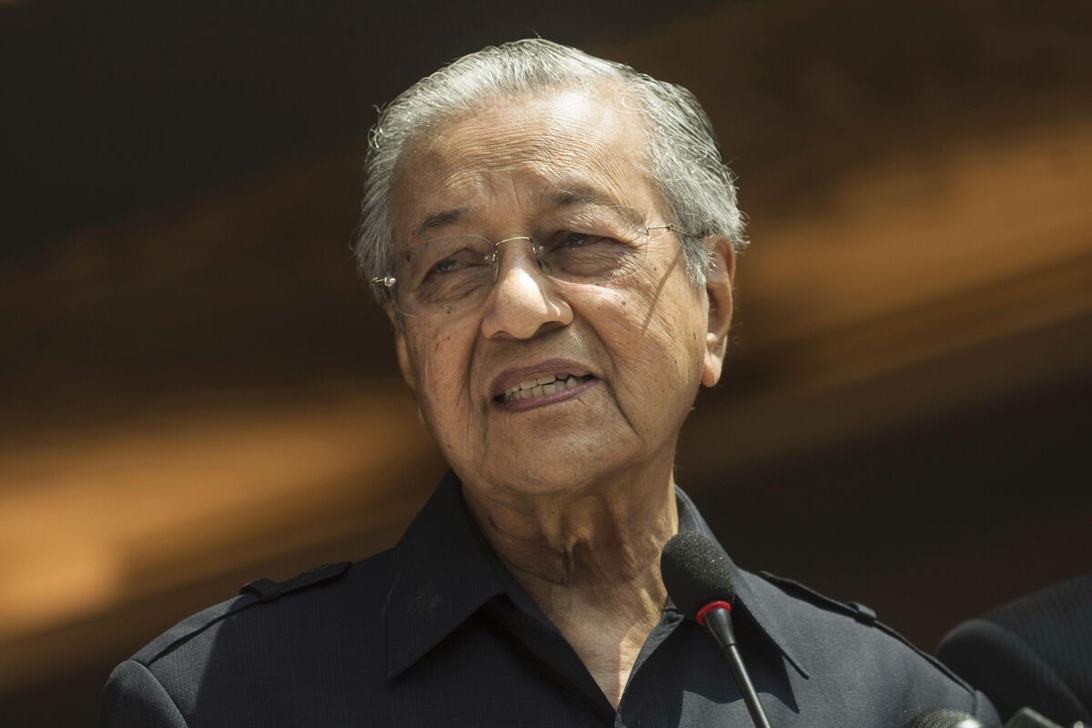 Malaysia's Mahathir Must Temper His Contempt for Markets - Bloomberg