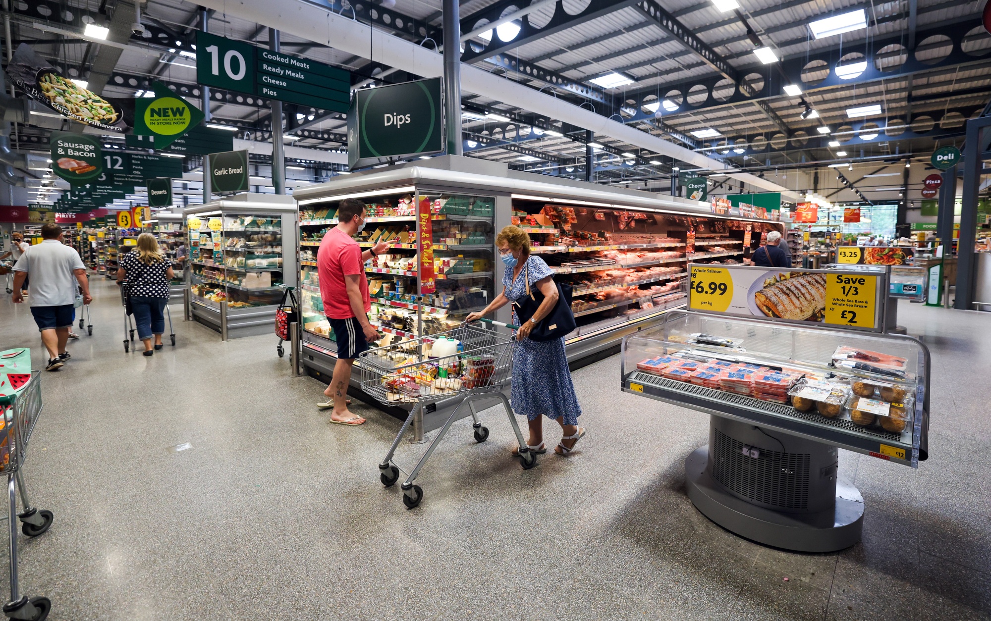 UK Supermarket Morrisons Unveils £700 Million Cost-Cutting Plan - Bloomberg