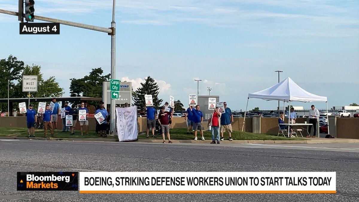 Boeing, Striking Defense Workers Union to Start Talks