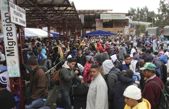 Peru Toughens Entry Rules for Venezuelan Migrants After Surge