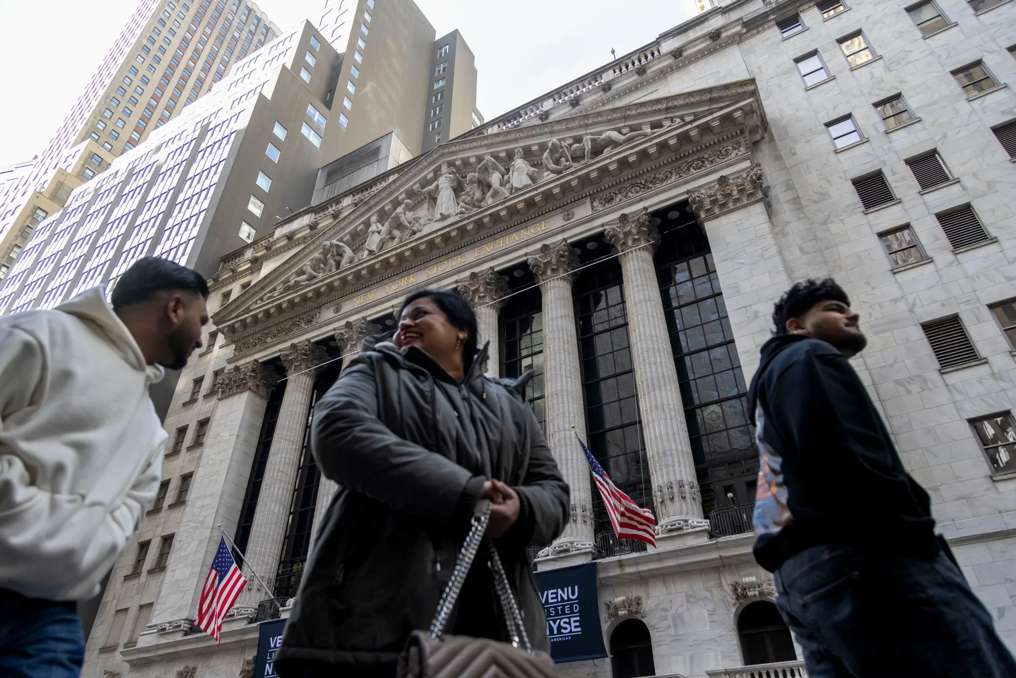 米国市況】円は一時対ドル152円付近、貿易戦争の脅威後退で株反発 - Bloomberg