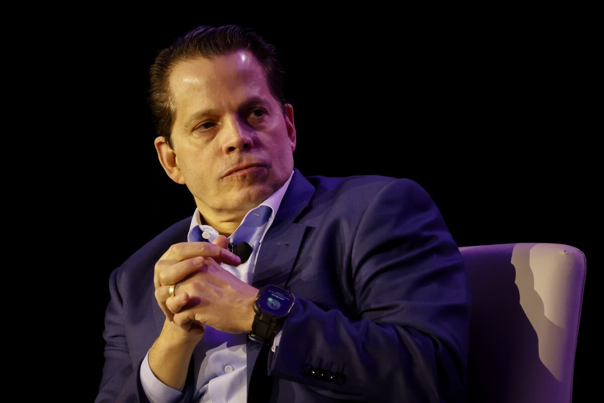 Scaramucci’s Bet on Fund Targeted at Poor Areas Turns Into Bust for Clients