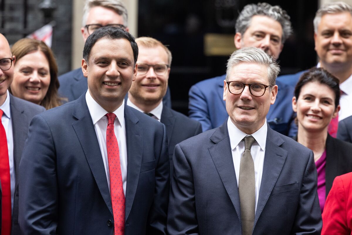 Starmer Seeks to Heal Labour Rift After Surviving Day of Drama