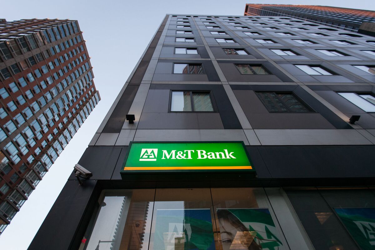 M&T Said to Be Acquiring People’s United in a $7 Billion Deal - Bloomberg M&T Bank to Acquire People’s United in a $7... 