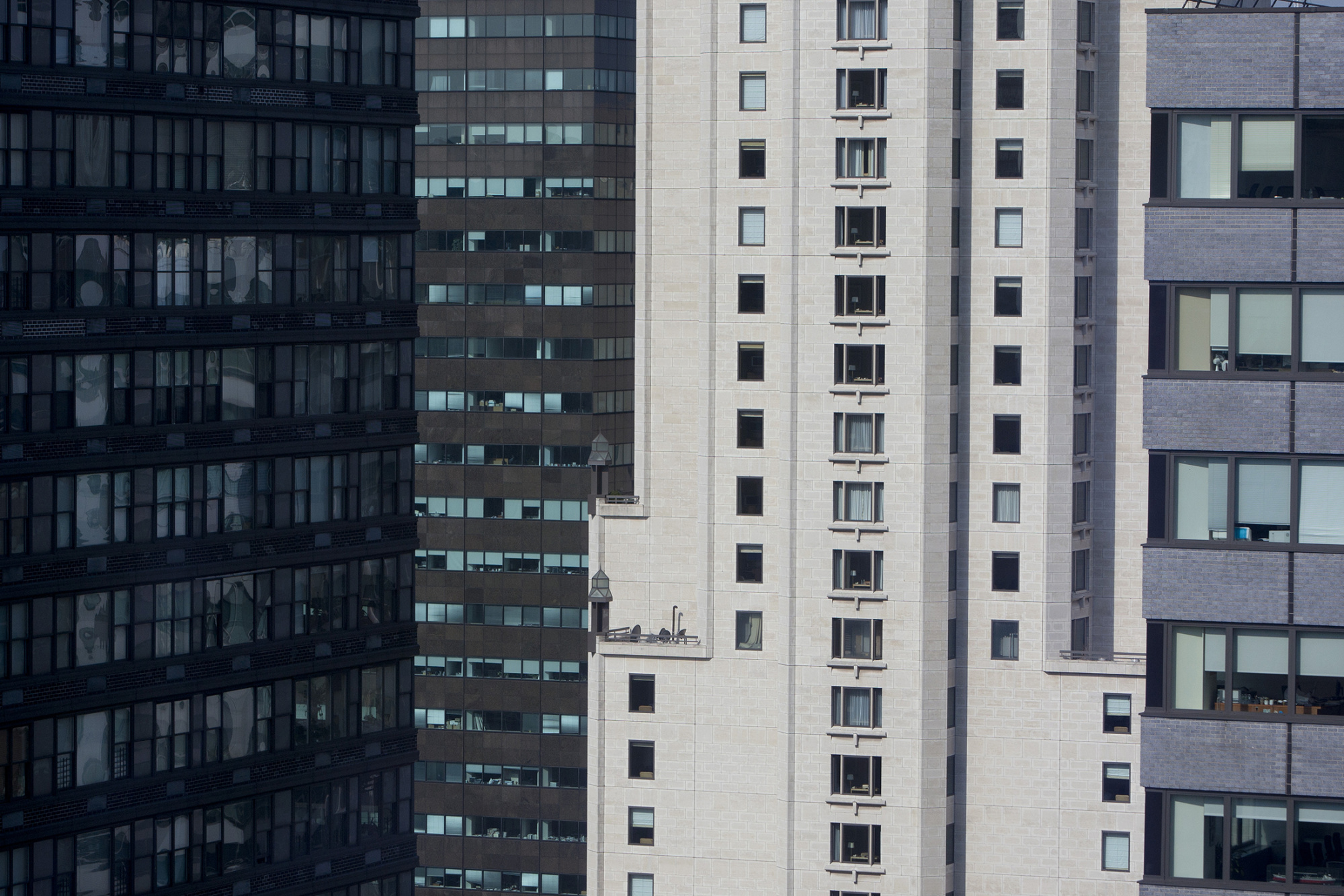 Manhattan Office Leasing Picks Up as Landlords Sweeten Deals Bloomberg