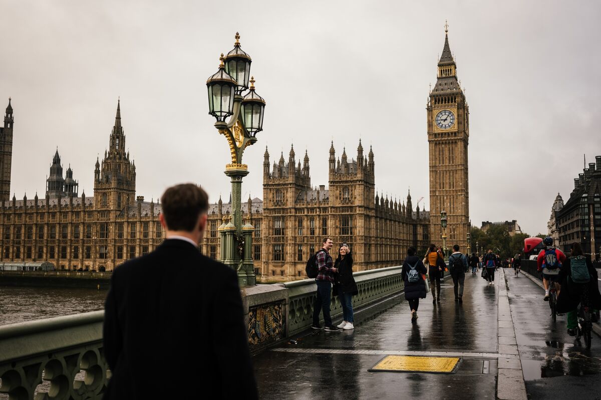 MI5 Warns UK Politicians of Chinese and Russian Spying Efforts