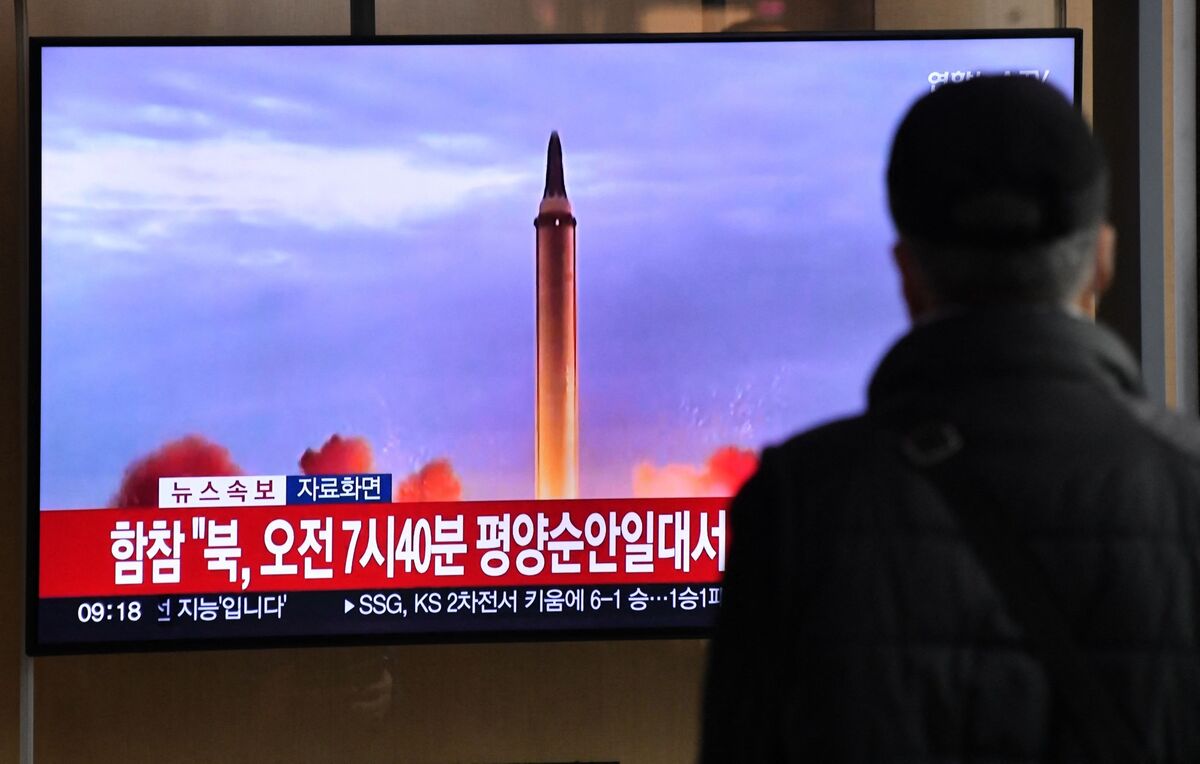 La Corée du Nord tire des missiles balistiques après un nouveau test de moteur