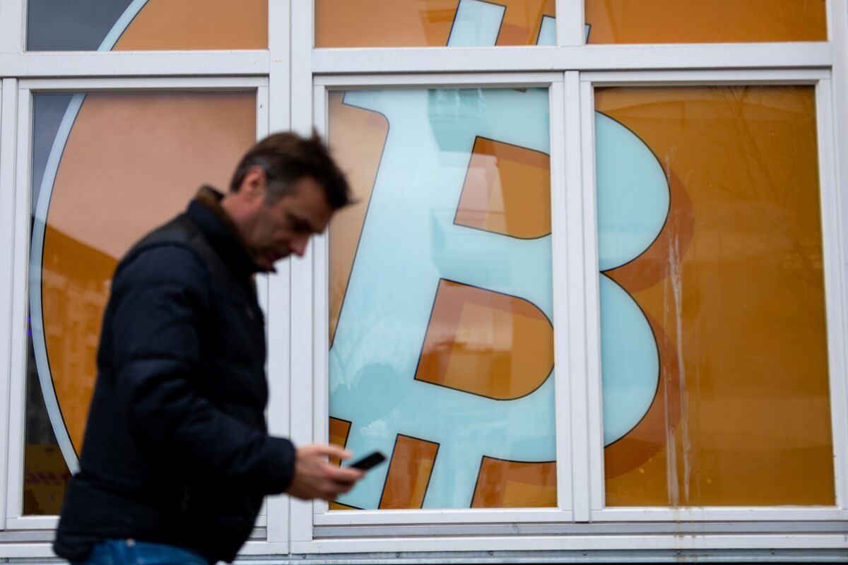 bitcoin price falls after russia attacks ukraine