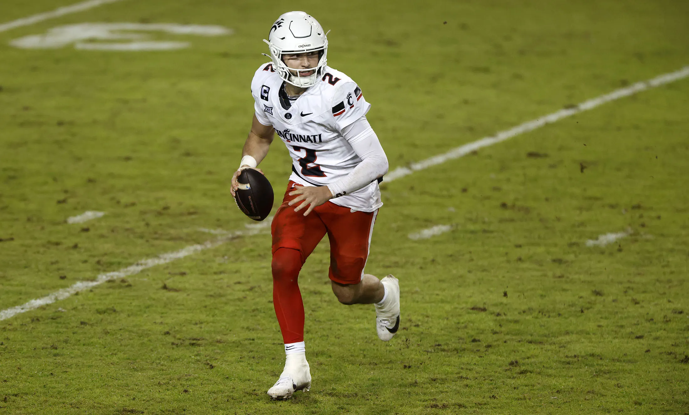 College Football Has Never Been More Exciting or More of a Mess - Bloomberg