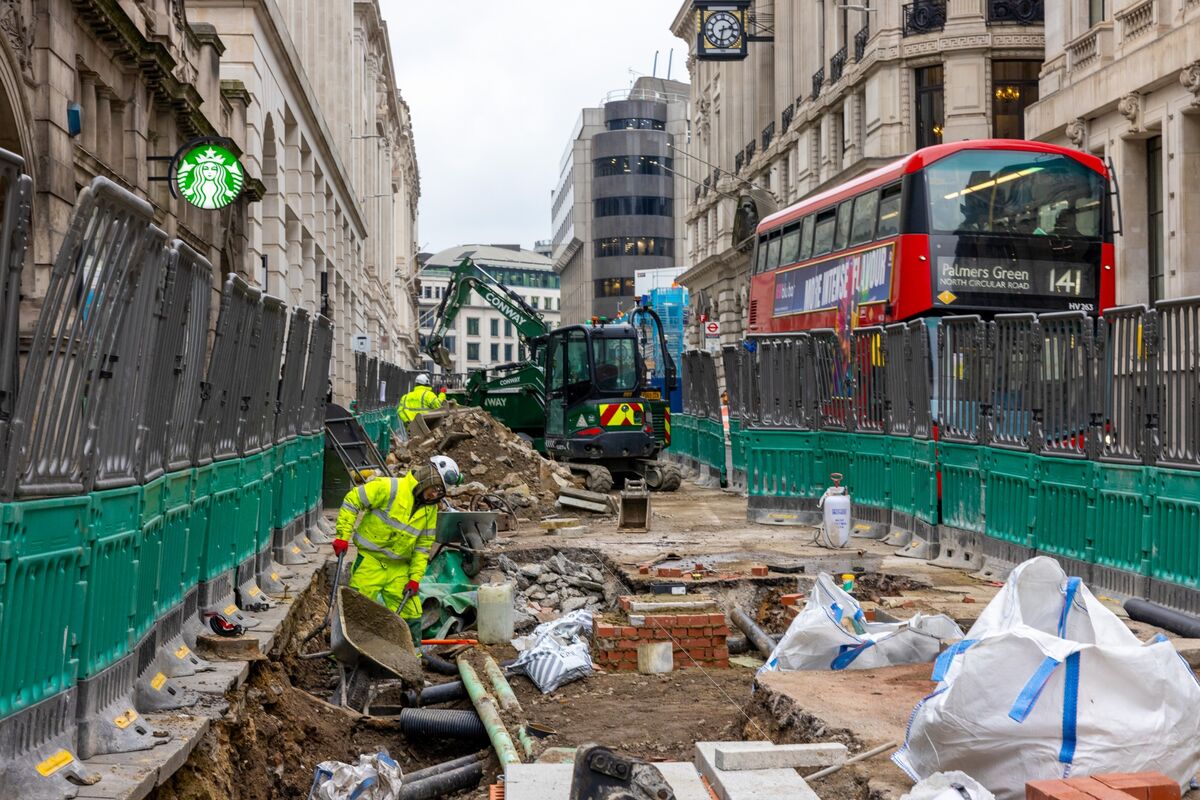 bloomberg.com - Lucy White - UK in Effort to Improve Construction Workers' Mental Health Amid Out-of-Work Crisis