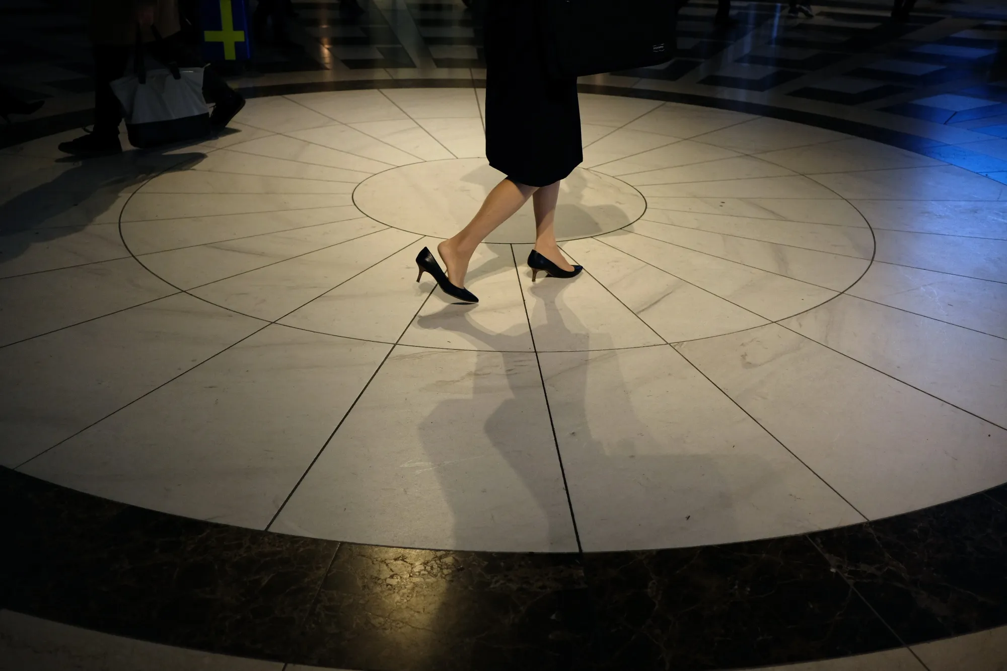 Japan Stocks Play Catch Up in Global Slump After Four-Day Break