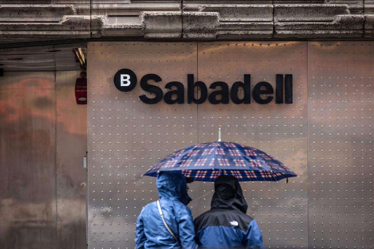 🟪"Banco Sabadell in trattative con Unicaja per fronteggiare l’offensiva di BBVA"