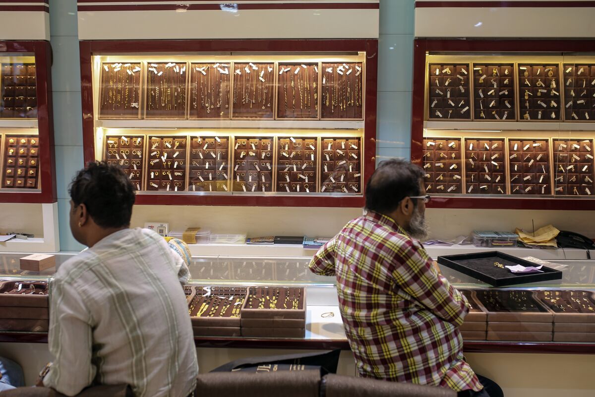 Asset Managers Curb Inflows Into Gold ETFs on Weak India Rupee