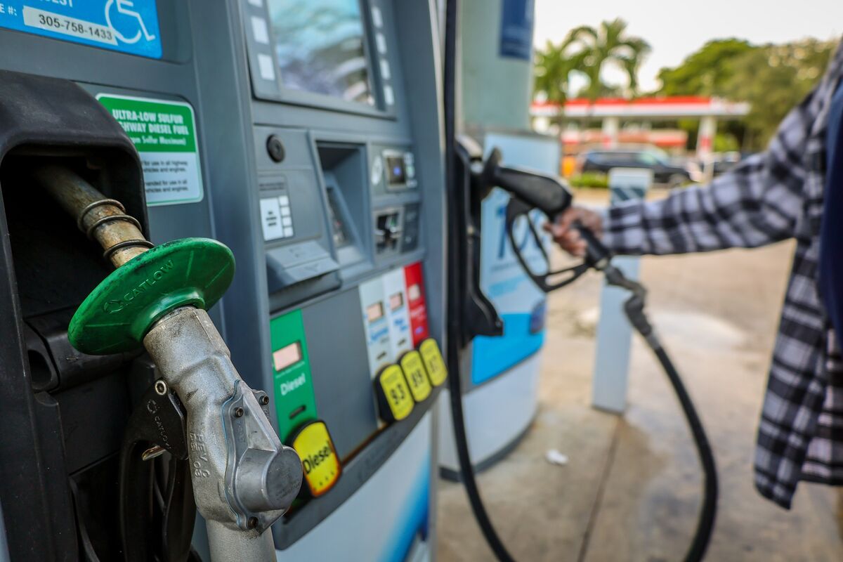 bloomberg.com - Amy Stillman - US Guts Fuel Economy Standards in Push to Curb Biden EV Policies