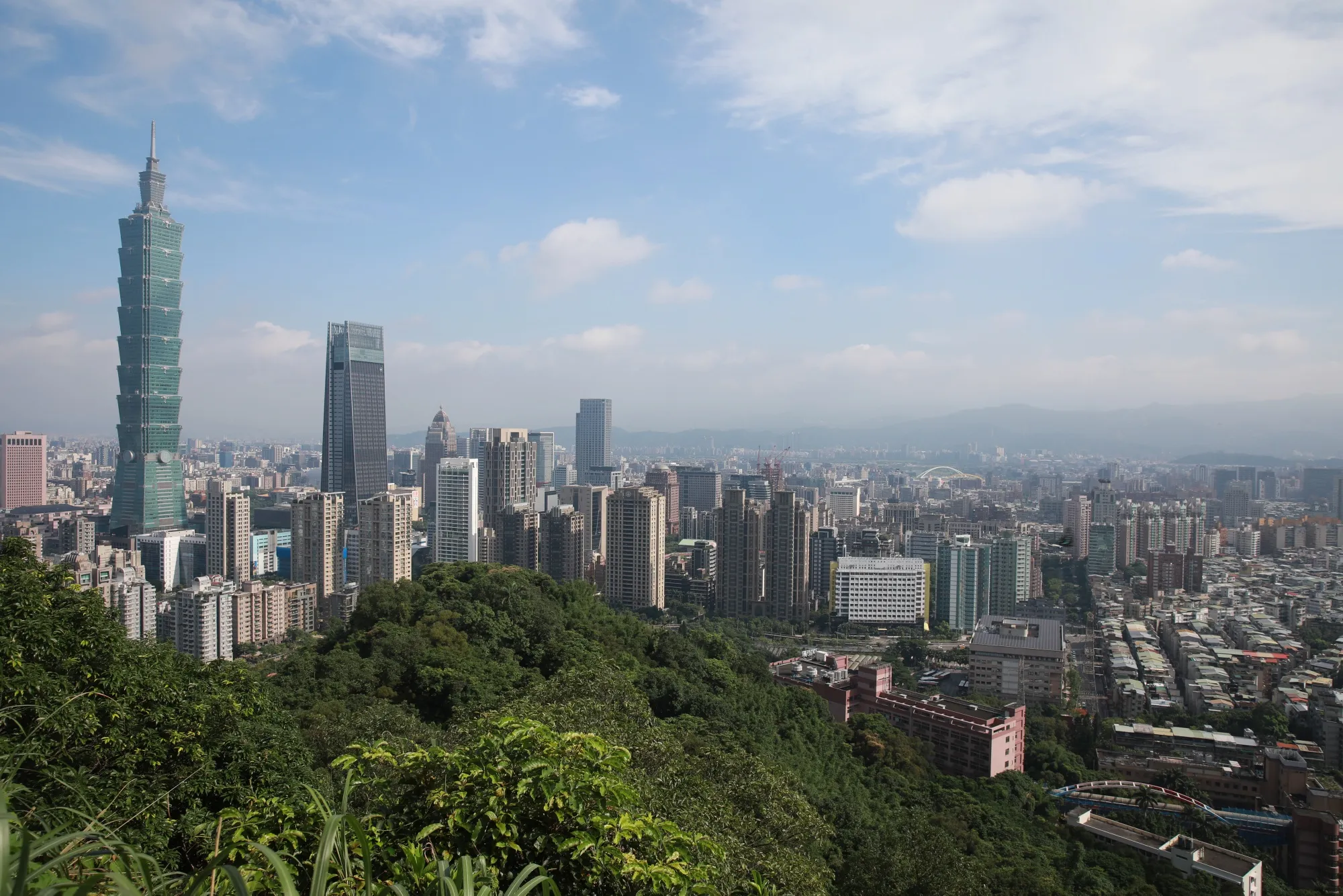 Taiwan Lowers 2020 Growth Outlook as Virus Weighs on Economy 