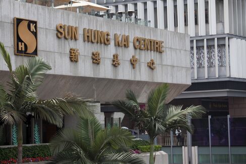 Sun Hung Kai Buys H.K. Site for Below-Estimate $891 Million