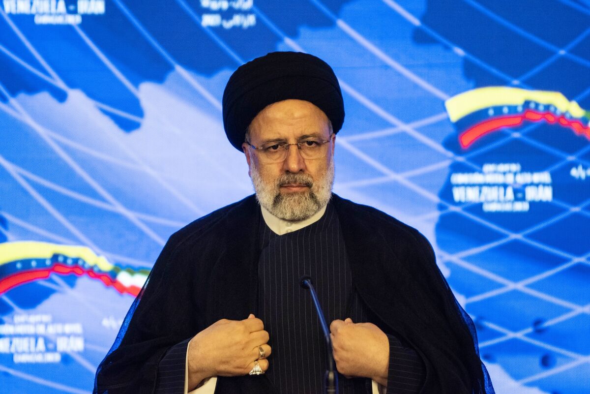 Helicopter carrying Iran’s president crashes in dense fog, security unknown – Bloomberg