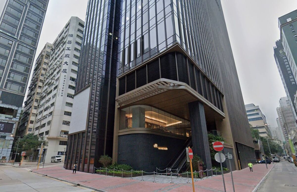 bloomberg.com - Pearl Liu - New World, Ares Cut Hong Kong Office Tower Unit Prices Up to 57%
