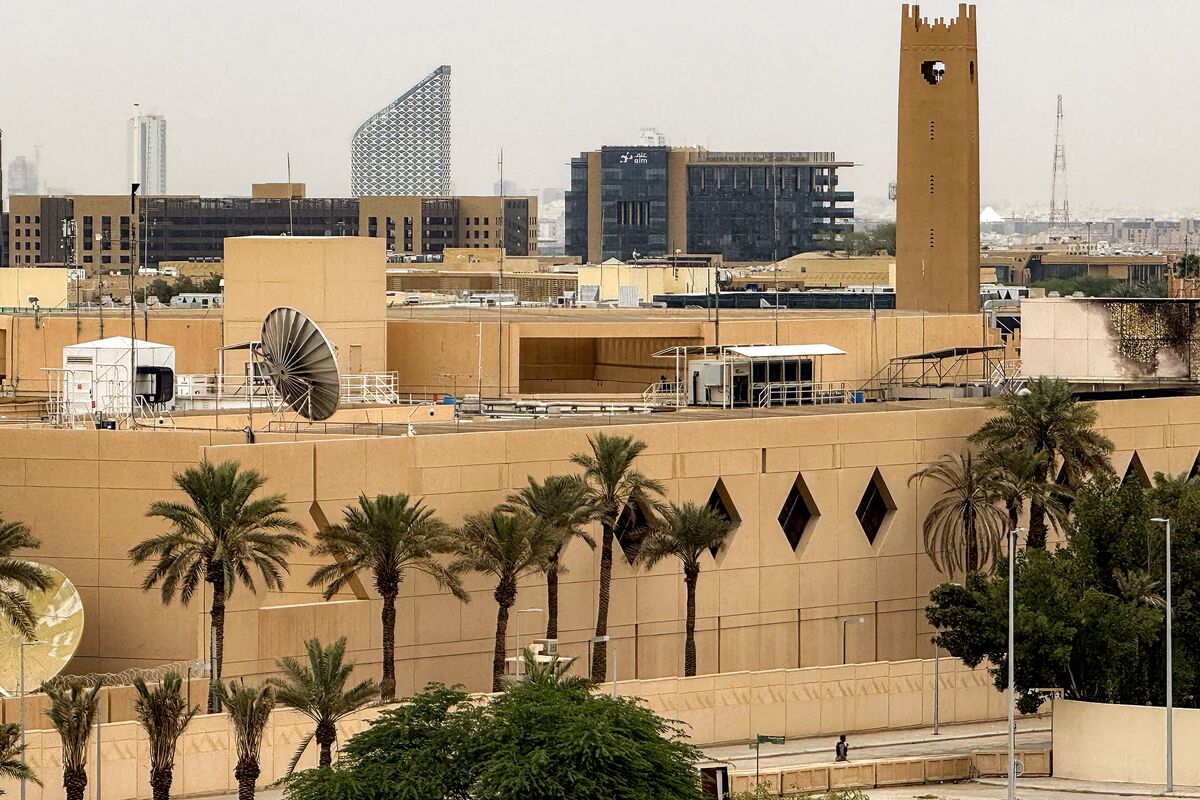 US Said to Order Diplomats in Saudi Arabia to Leave, NYT Says