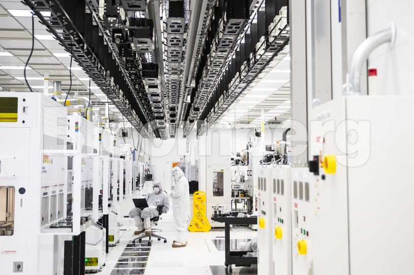 Inside A GlobalFoundries Semiconductor Manufacturing Facility