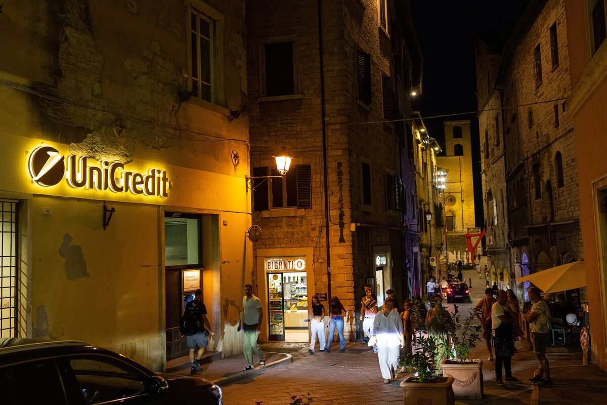 UniCredit Converts Alpha Bank Stake to Direct Holding of 29.8%