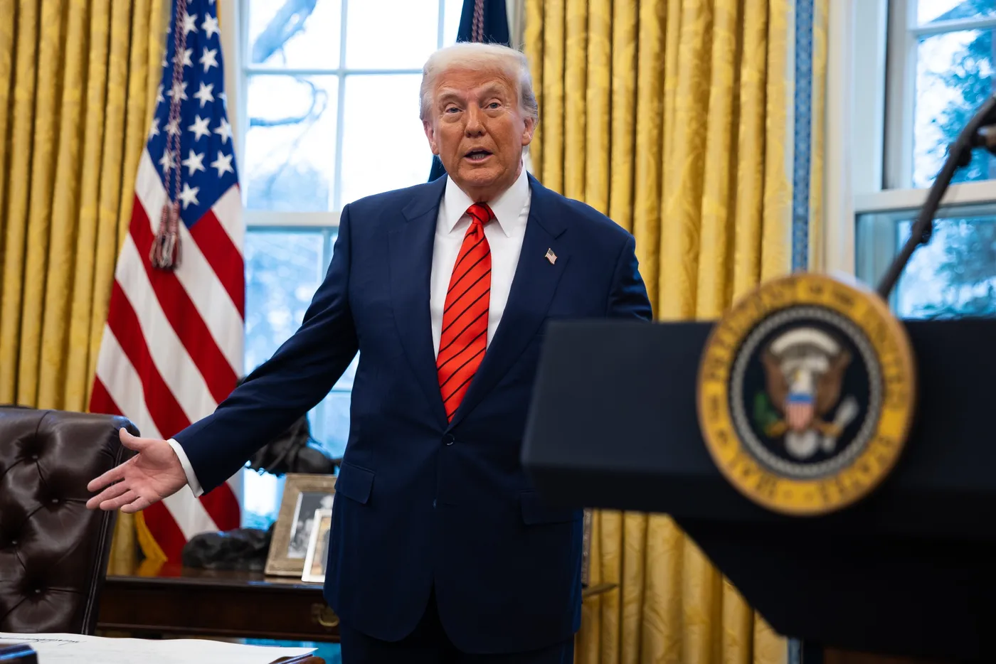 Что можно сделать из старых лифчиков Trump Flashes Newfound Imperialist Streak in White House Return - Bloomberg