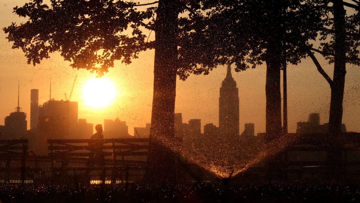 Heat Wave Sends New York City Lunchtime Power to TwoMonth High Bloomberg