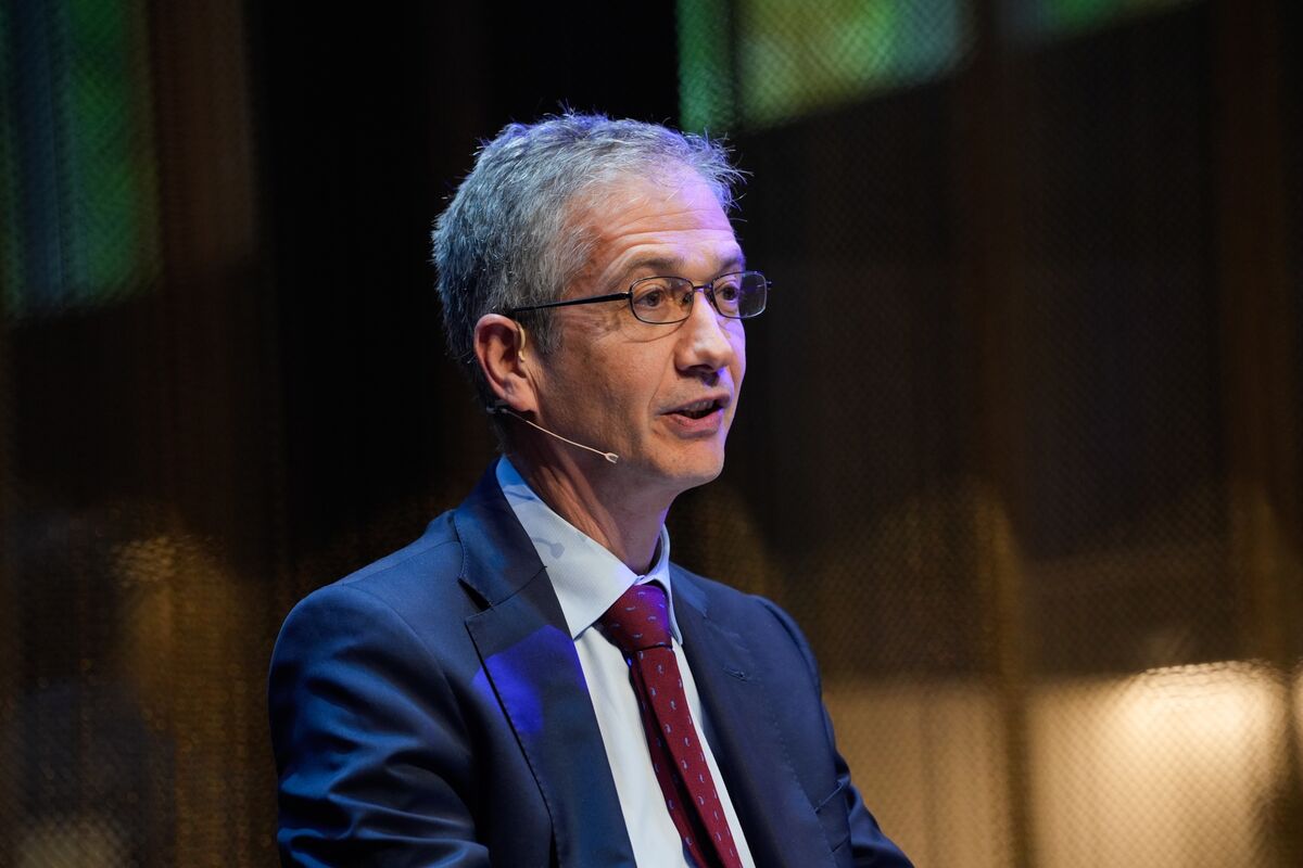 bloomberg.com - Bastian Benrath-Wright - Hedge Fund Bond Market Bets Risk Yield Spikes, BIS Chief Warns