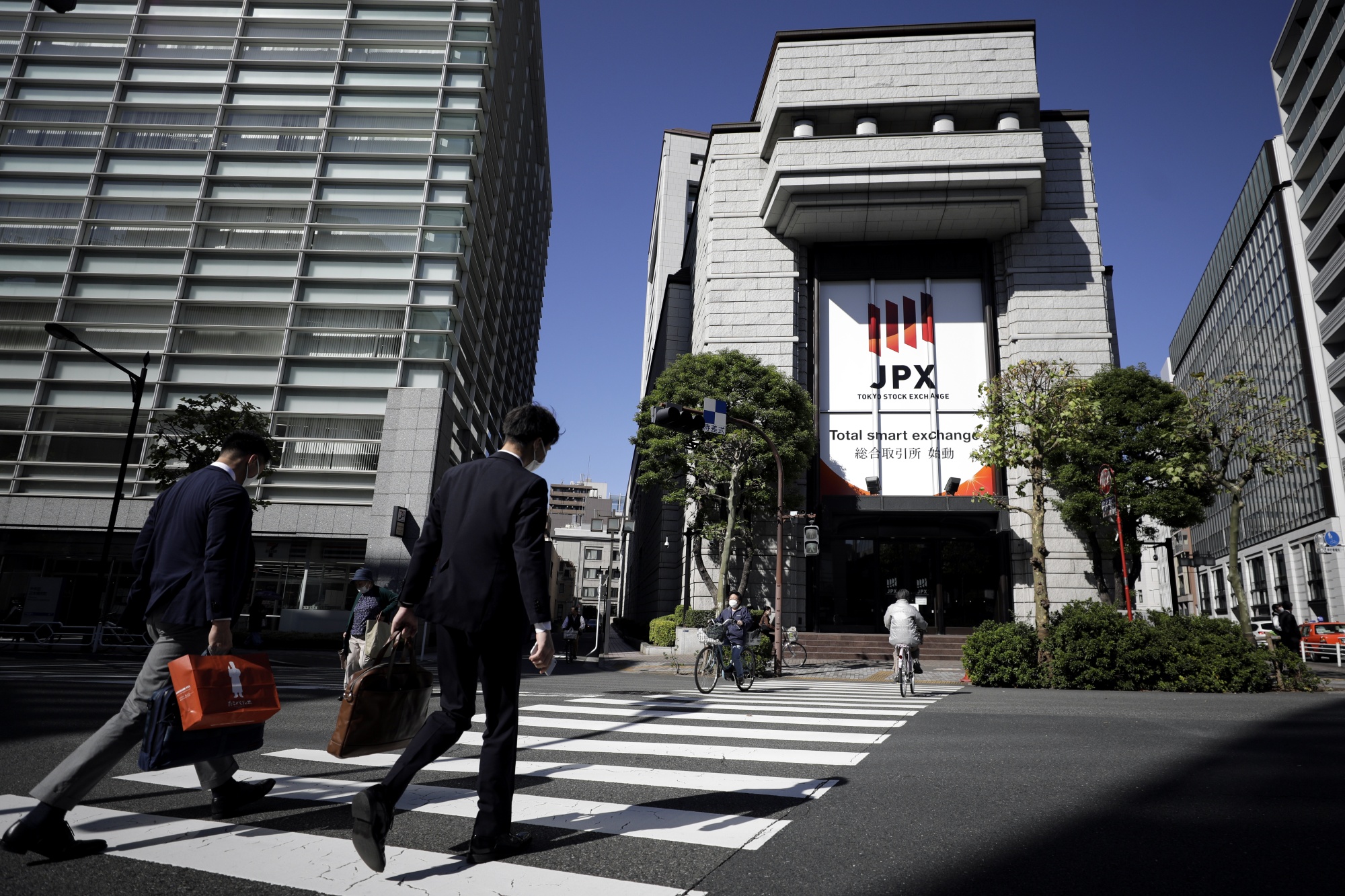 Prime Time: Tokyo Stock Exchange's New Look Goes Into Effect - Bloomberg