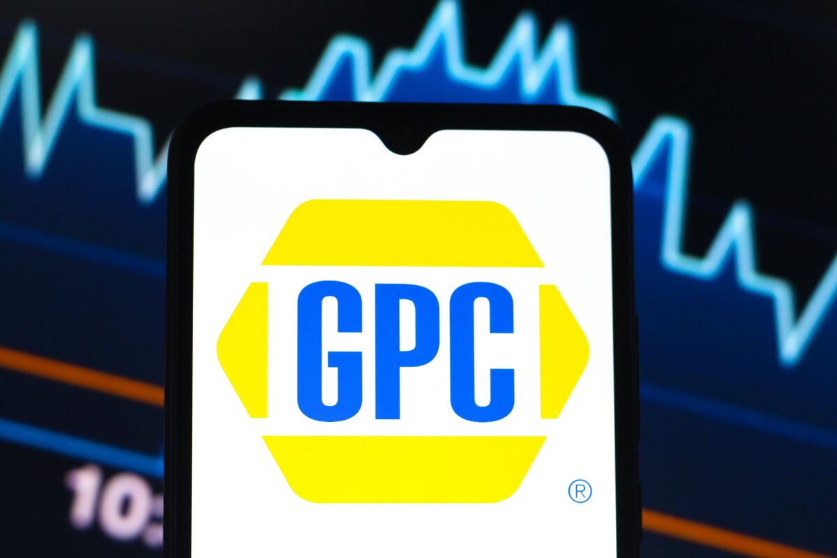 bloomberg.com - Rick Clough - Genuine Parts to Split Into Separate Auto, Industrial Businesses