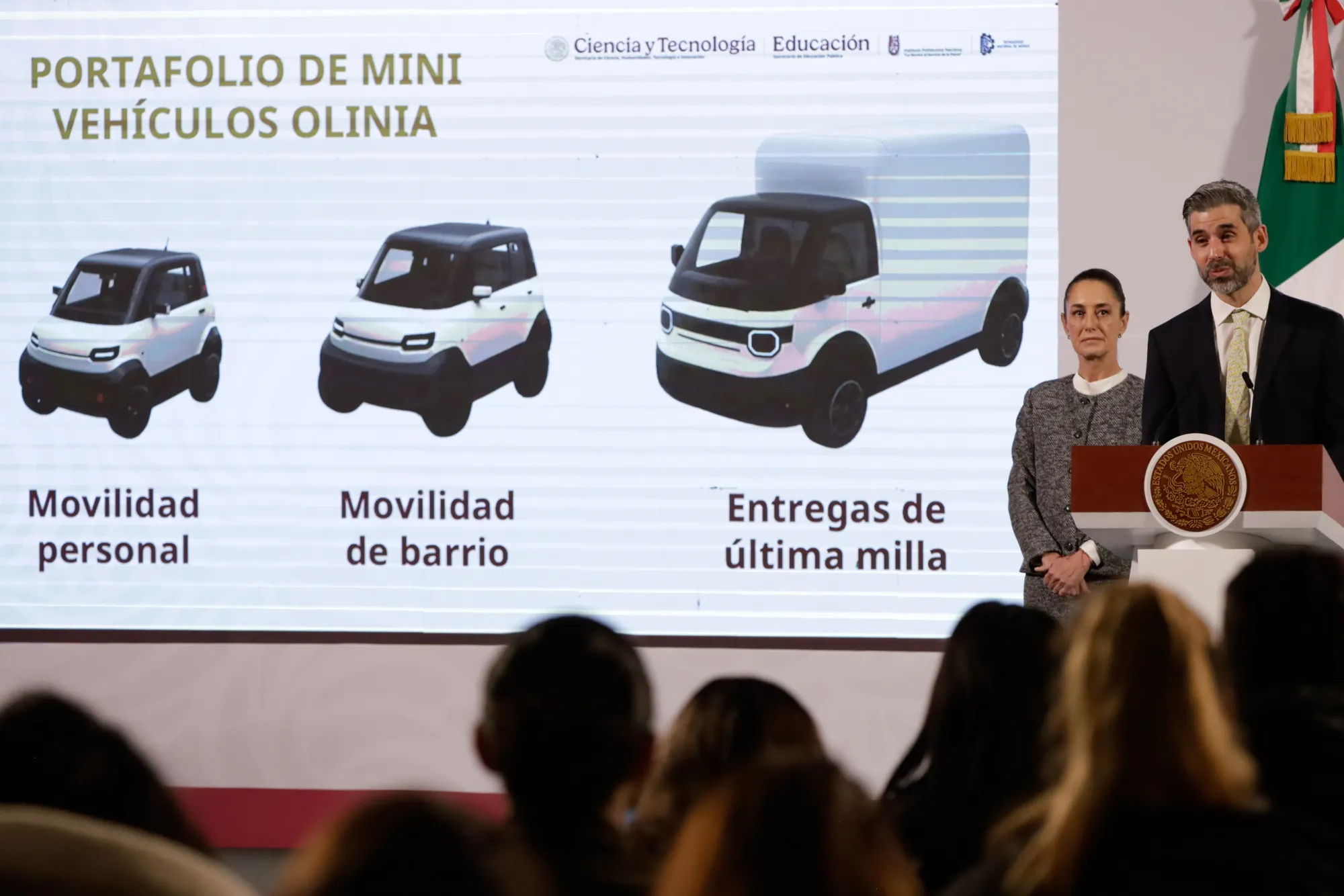 Roberto Capuano, Olinia’s coordinator, and Mexican President Claudia Sheinbaum during a briefing in Mexico City in 2025.