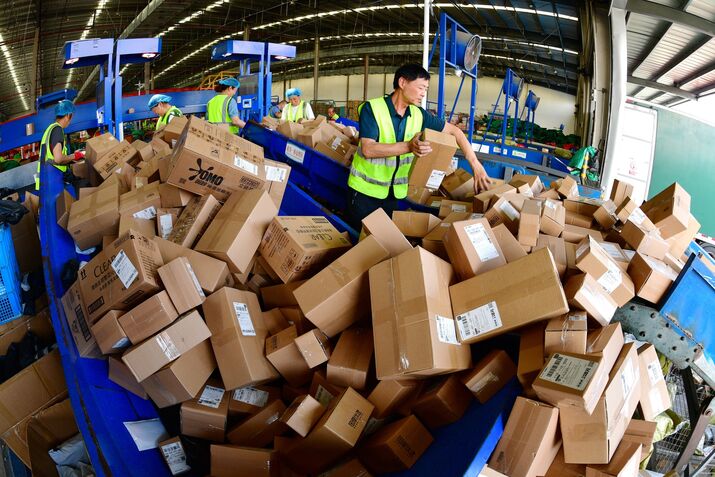 China’s Ecommerce Giants Splash Out to Jolt Wary Shoppers