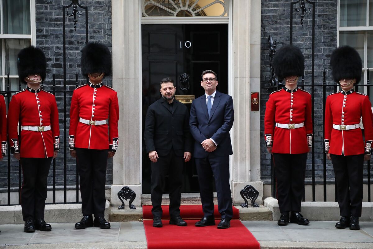 Burnham Offers Zelenskyy UK Support in ‘Dark and Difficult Days’