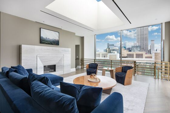 A Manhattan Penthouse Faces Reality, Cuts Price to $62 Million