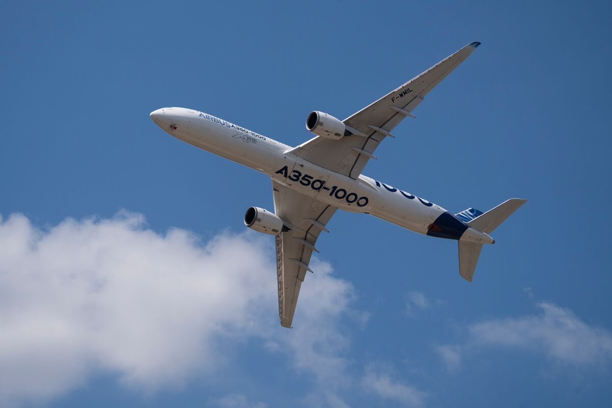 🟪"Airbus Trionfa al Salone Aeronautico di Parigi con Nuovi Ordini per l'A350, mentre Boeing Rimanda Annunci dopo l'Incidente"