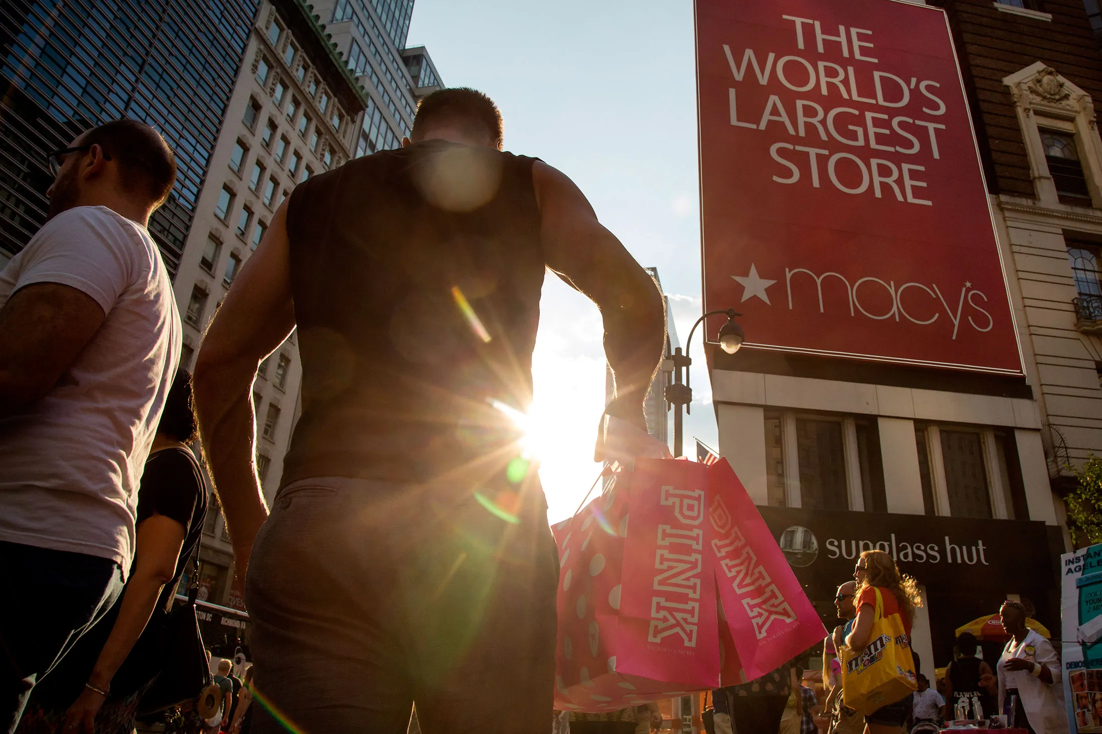 Shoppers Ahead of Consumer Comfort Figures