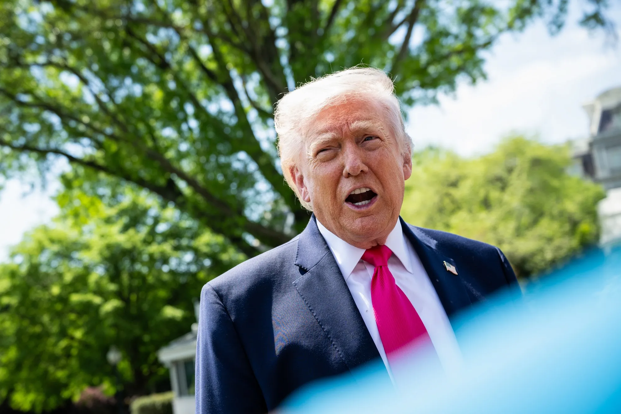 ホワイトハウスで記者団に話すトランプ米大統領（4月16日）