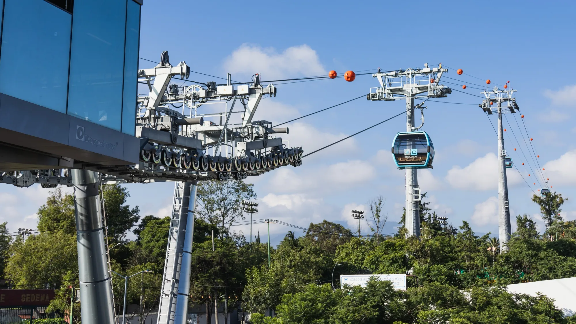 Mexico City Cablebus Offers Faster Commutes With a View - Bloomberg Mexico City’s Urban Gondola Is Designed to Beat Dense Urban... 