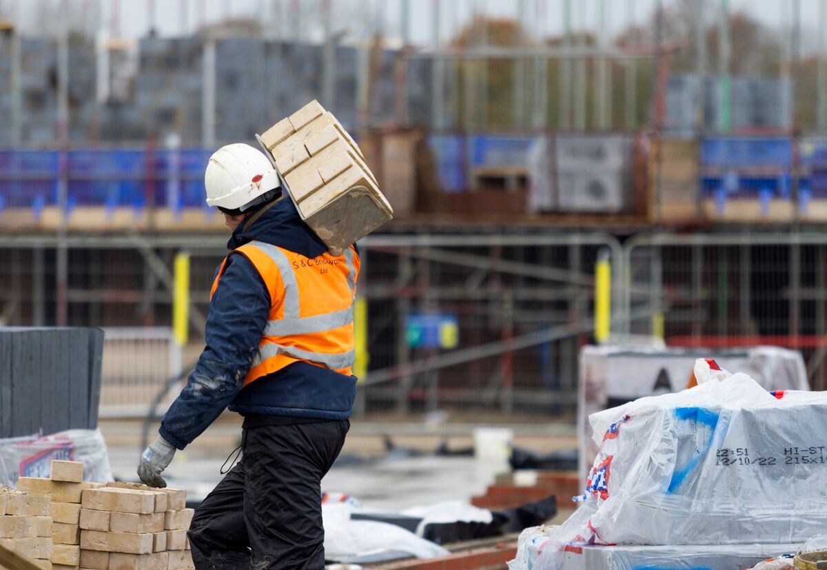 UK Construction Firms Shed Jobs at Pace Last Seen in Pandemic