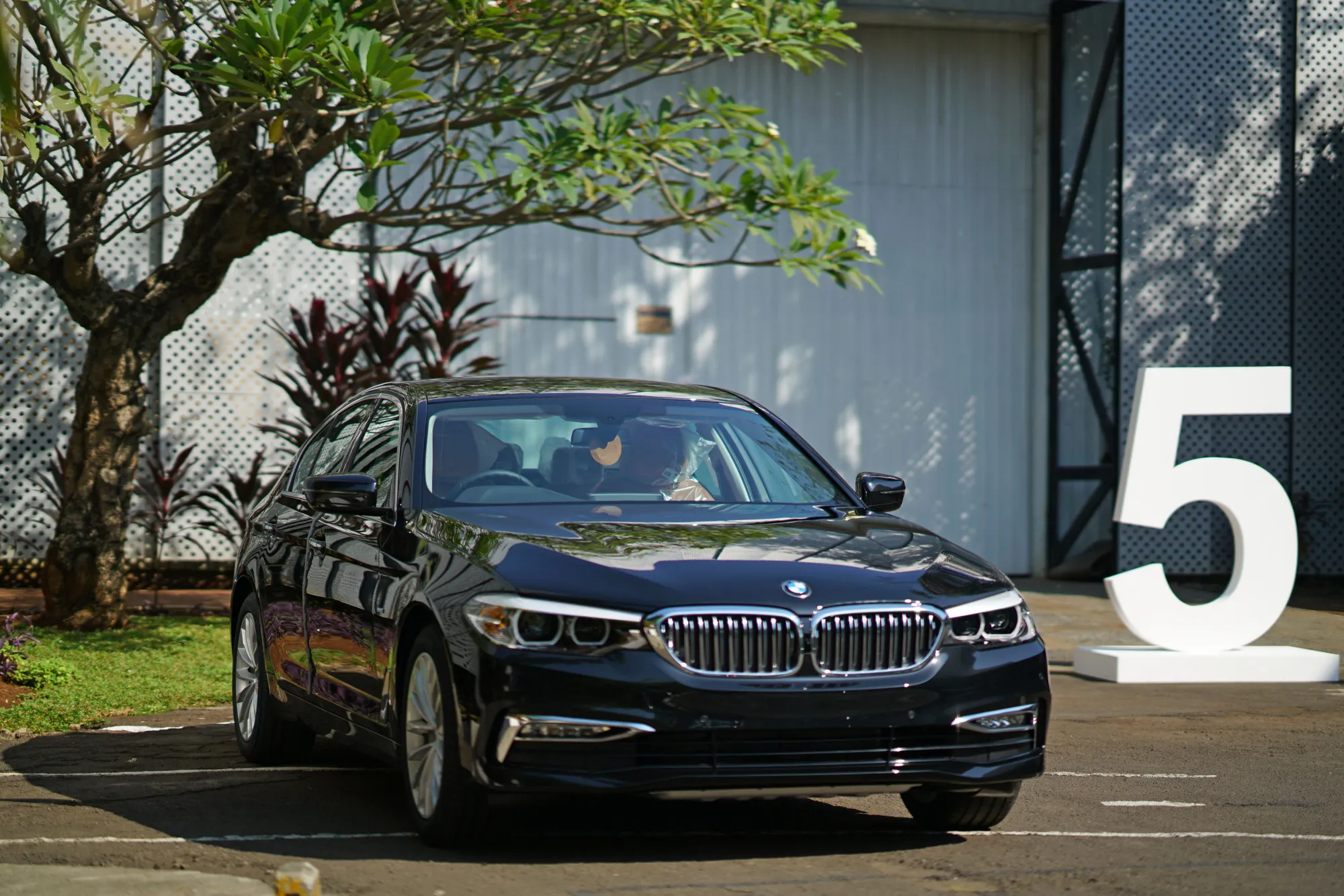 A BMW 530i sedan.