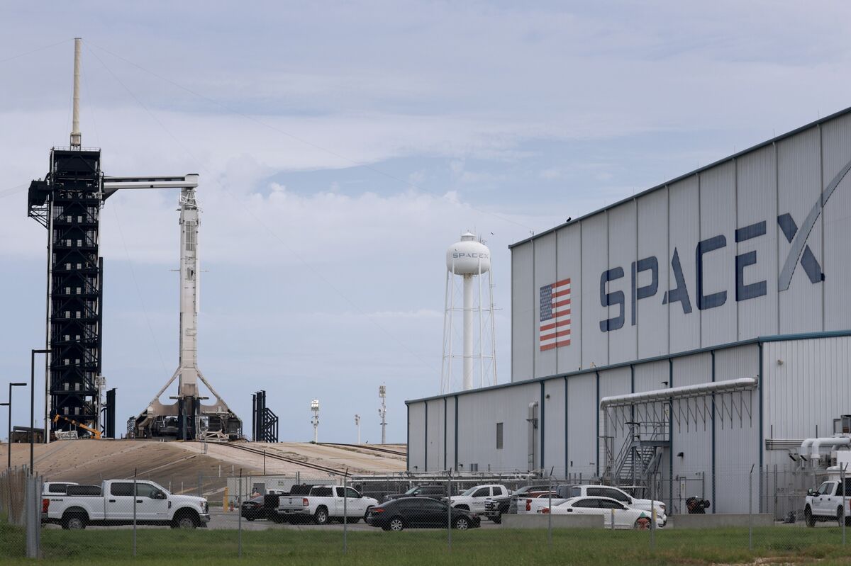 SpaceX IPO Sells Rocket Business Hype in 17-Minute Video Pitch