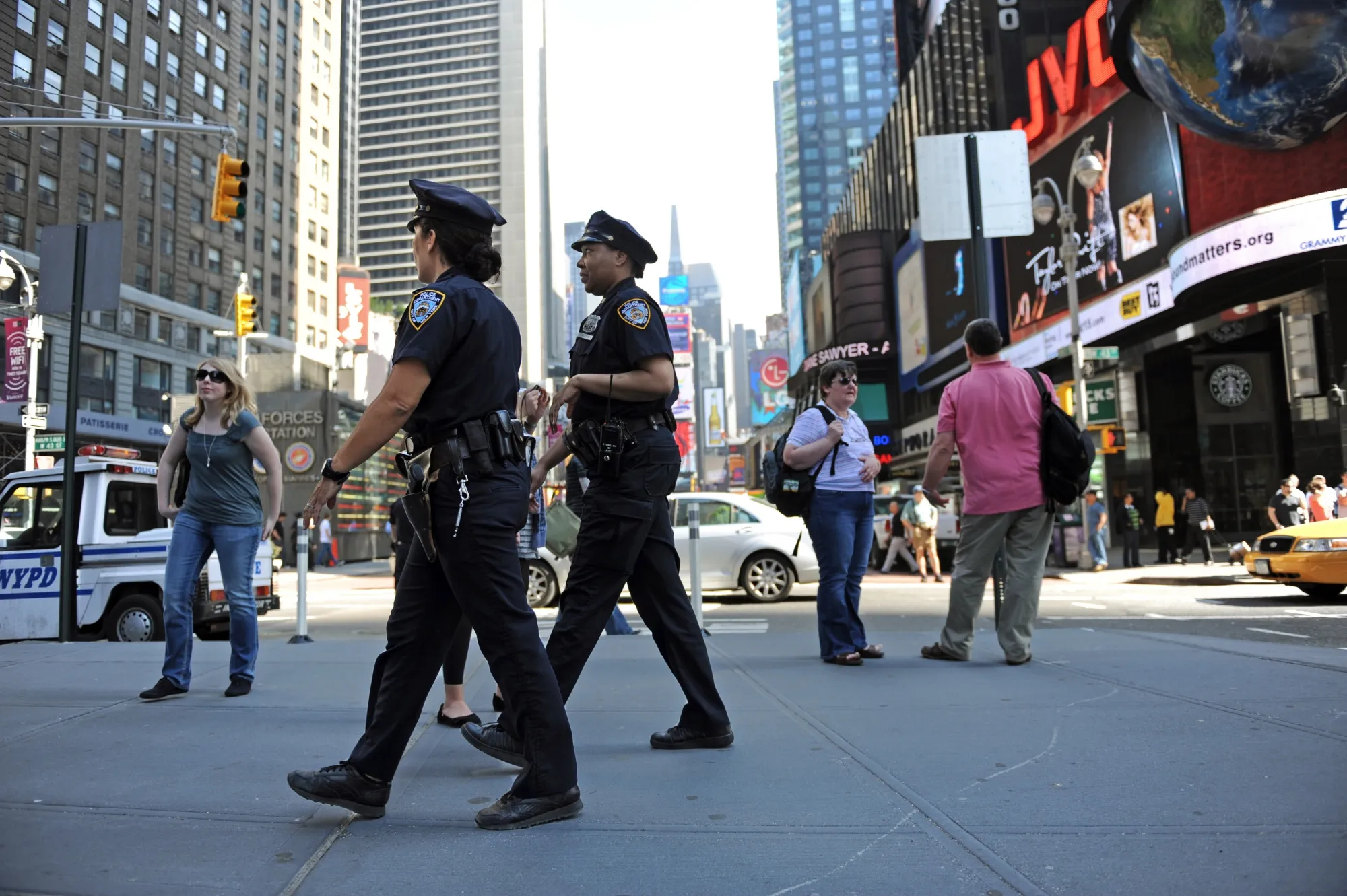 Putting more police officers on the streets reduces homicide and violent crime, research shows.