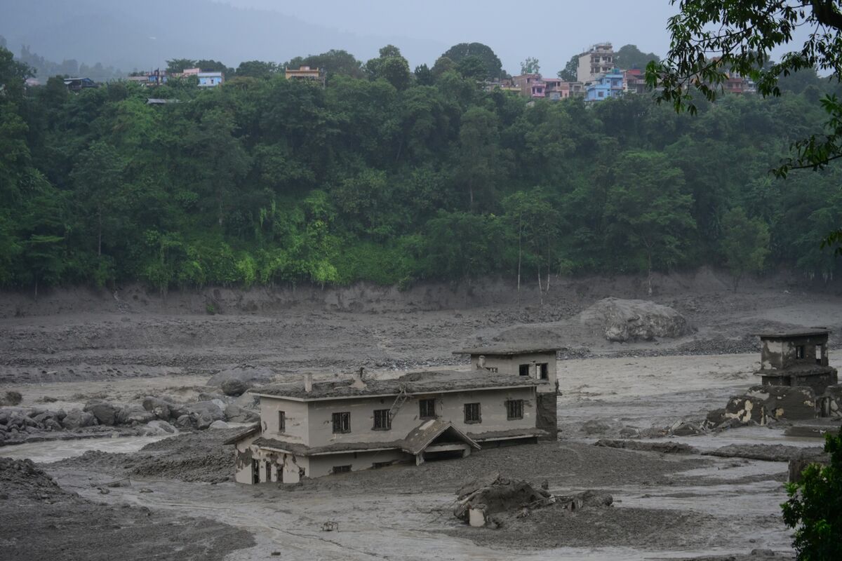 India Issues Flood Alert as 133 Citizens Missing in Nepal Deluge