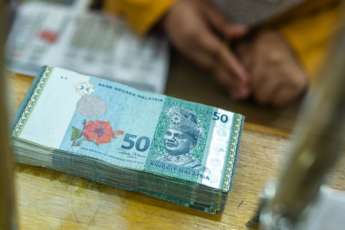 Ringgit Hits Strongest Level Versus Singapore Dollar Since 2021