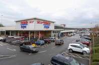 Tesco Isn't Such a Loser in the Big Sainsbury-Asda Deal: Gadfly